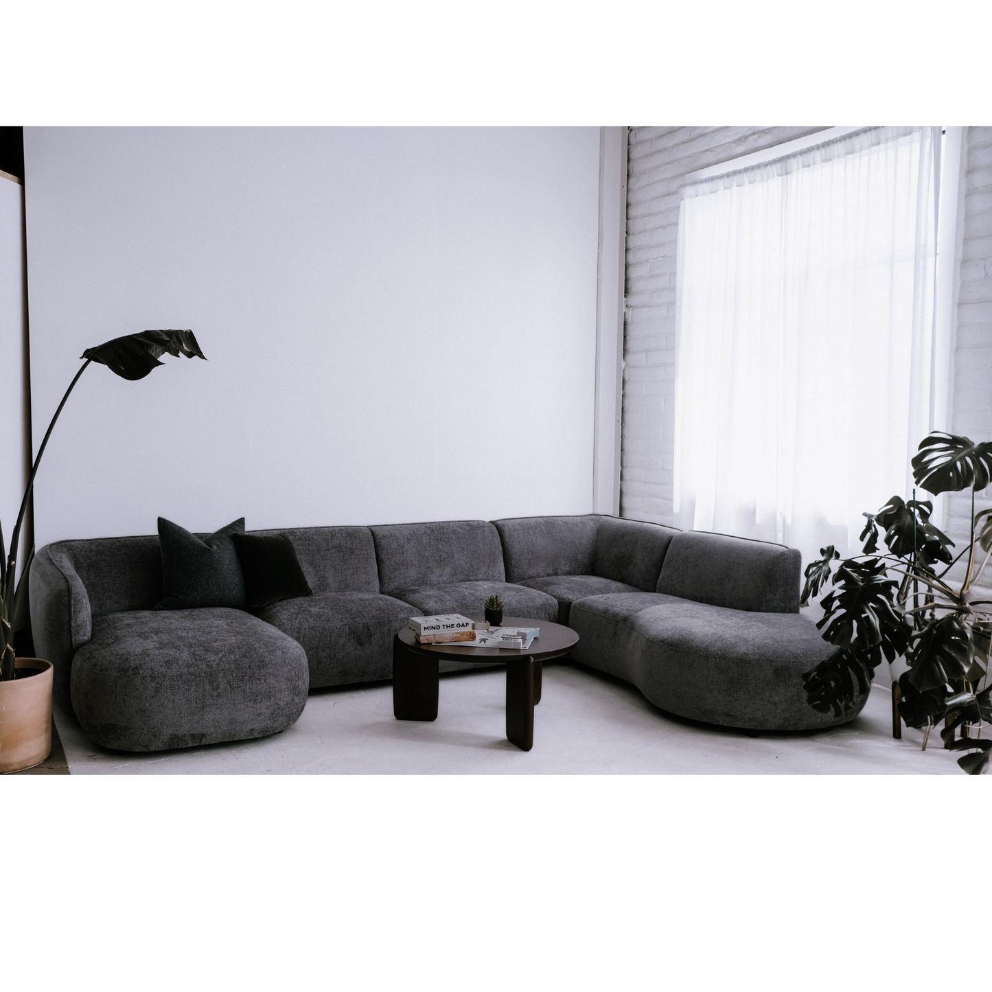 Loures U-Shape Sectional Sofa Dark Grey Right 139"