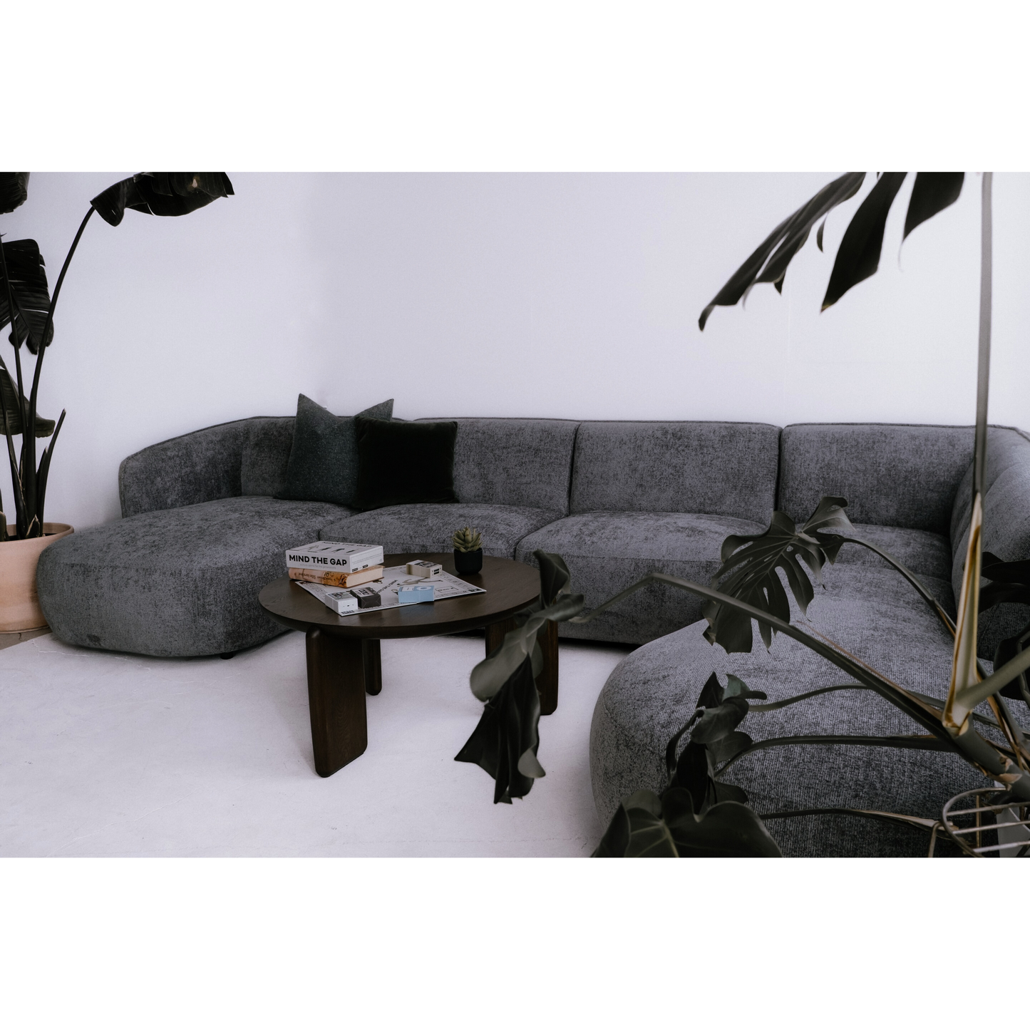 Loures U-Shape Sectional Sofa Dark Grey Right 139"