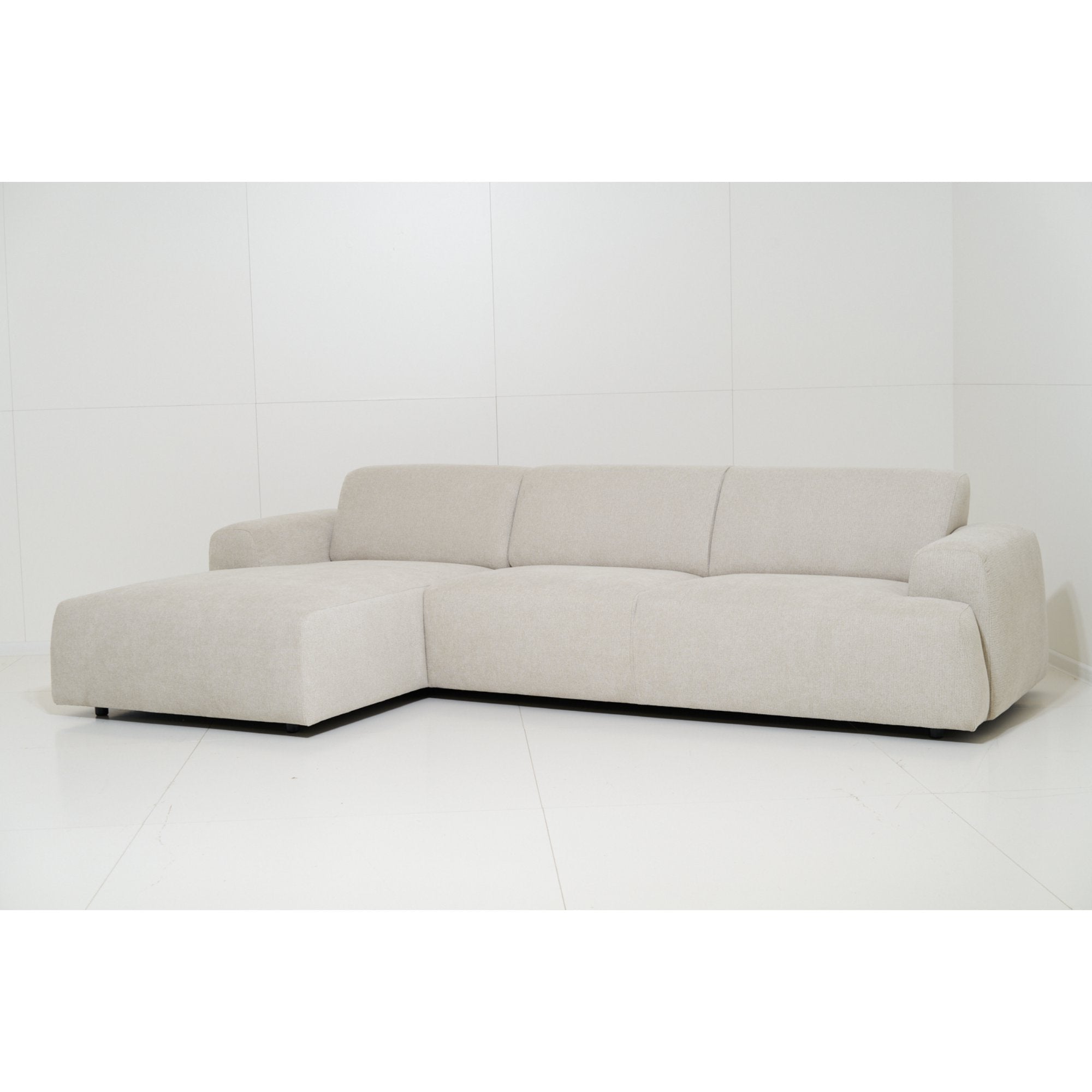 Kanto Sofa with Chaise